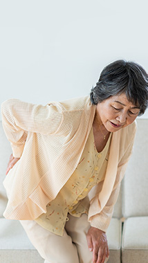 歩くのもつらかった腰痛としびれが軽くなり、また外出を楽しめるようになりました!