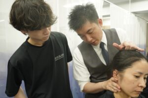 2025年6月のシオカワスクールセミナーにて受講生に講義をする前田一真先生