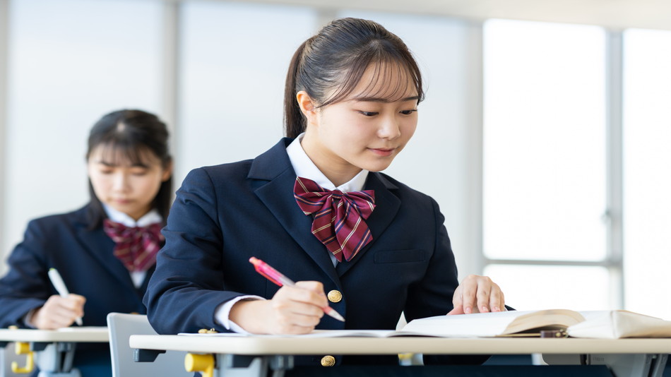 【腰痛と集中力低下】子供の学力にも影響する意外な関係とは？