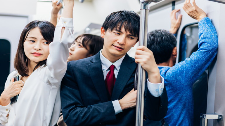 【通勤電車が辛い】反り腰による腰痛の正体とは!?