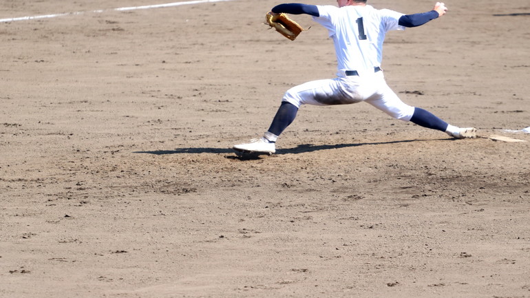 投げるたびに走る右肘の痛みで全力投球ができなかった高校野球生活