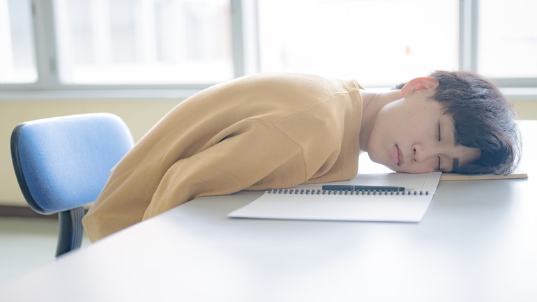 授業も部活動も続けられない強烈な眠気に苦しんだ中学生のナルコレプシー