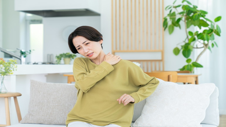 眠れないほど悪化した肩こりと頭の重さ