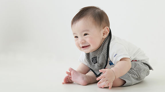 ハイハイをしない・ずりバイが続くのは“神経の発達リズム”が関係している！？