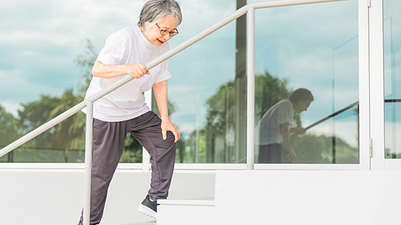 下肢の筋力低下の本当の原因は、「筋肉」ではなく“神経の働き”にあった！