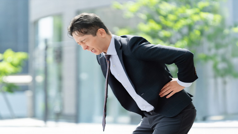 短時間も座れない腰痛と右脚のしびれによる仕事への支障