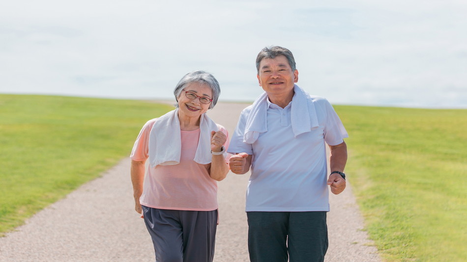 「肩こりや腰痛は年齢のせい？」そう考える前に知っておきたいこと