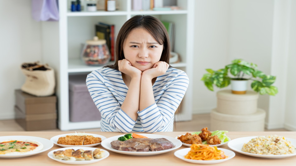 胸やけや胃の不快感は何が原因なのでしょうか？食道裂孔ヘルニアとの関係