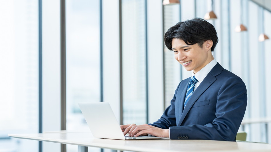 短時間しか座れない腰痛は何が原因なのでしょうか？仕事にも支障をきたす腰痛について解説