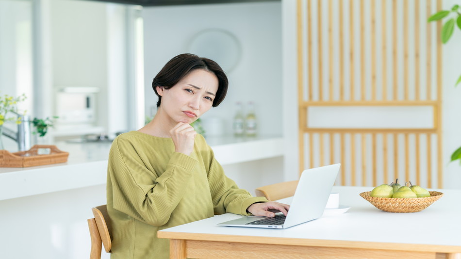 デスクワークで腰痛が悪化するのはなぜでしょうか？│座りっぱなしだけが原因とは限りません