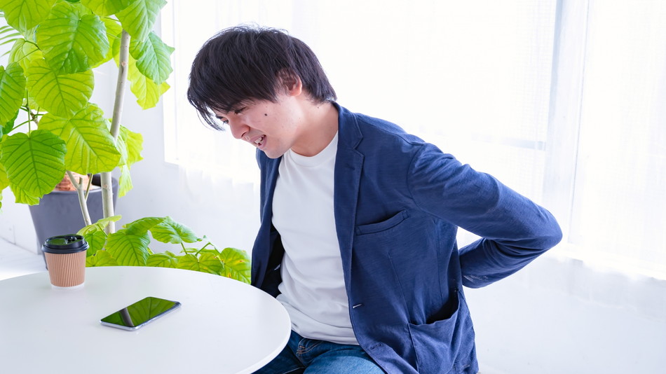 テレワークで短時間も座れない腰痛。長時間座位で身体に何が起こる？