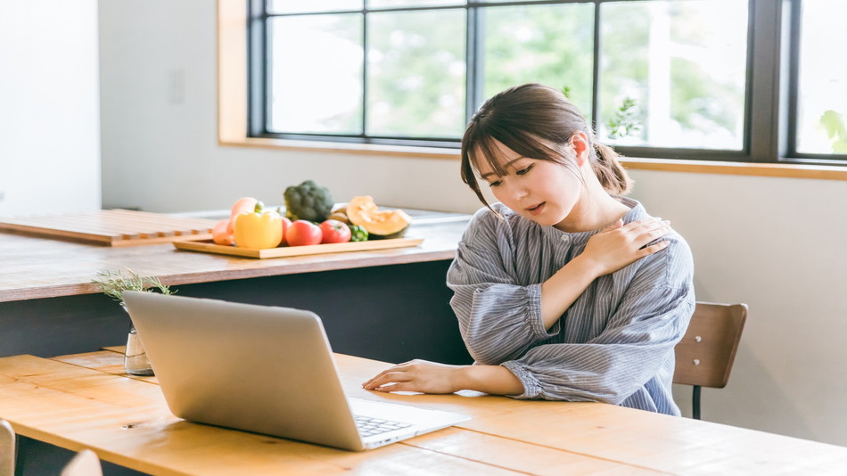 仕事のストレスで肩こりが続くのはなぜ？首の張りまで慢性化する原因とは