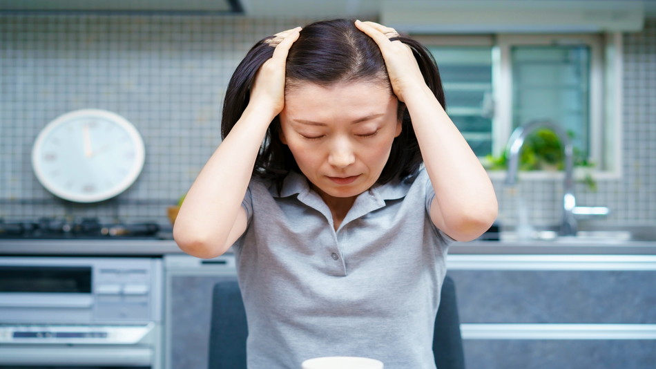 更年期のホットフラッシュで汗が止まらない。体温調節が揺らぐ仕組み