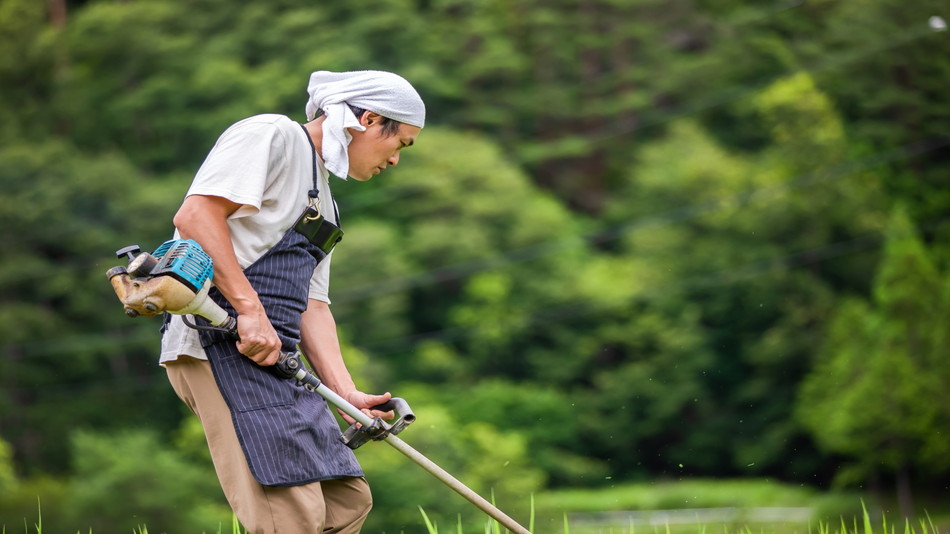中腰で腰痛、腕を上げると肩こりがつらいのはなぜ？仕事中の姿勢と身体の負担